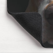 バセットの犬が頭を休めている マウスパッド (コーナー)