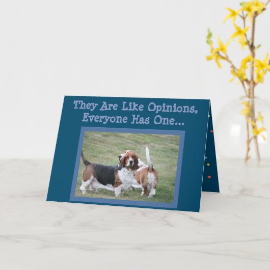 バセットハウンドが付いているおもしろいで及びかわいいバースデー・カード カード (黄色い花)