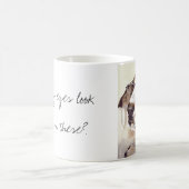 バセットハウンドとの"私の目はこれらで大きく見ますか。" コーヒーマグカップ (中央)