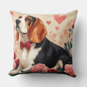バセットハウンドとバラ – バレンタインデー クッション (正面)