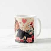 バセットハウンドとバラ – バレンタインデー コーヒーマグカップ (正面右)