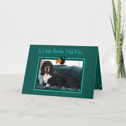 バセットハウンドとバーディー付きのかわいいバースデーカード シーズンカード (正面)