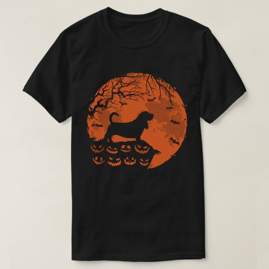 バセットハウンドとムーンハロウィーン犬の恋人のギフト Tシャツ (デザイン正面)