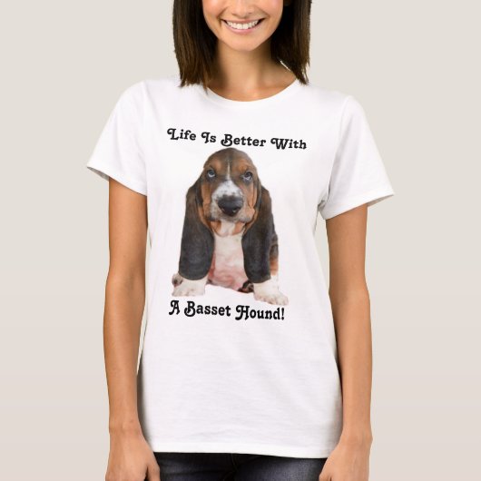 バセットハウンドと一緒が最高の人生 Tシャツ (正面)