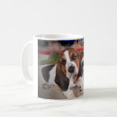 バセットハウンドの子犬のコーヒー・マグ コーヒーマグカップ (正面左)