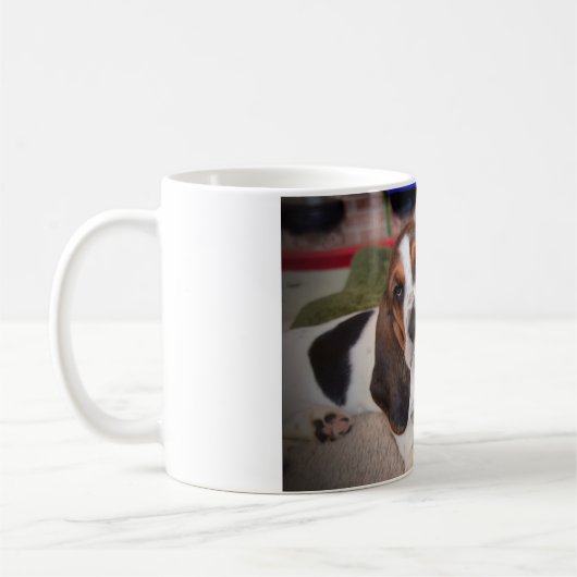 バセットハウンドの子犬のコーヒー・マグ コーヒーマグカップ (左)