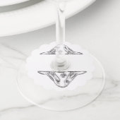 バセットハウンドシンプル白黒子犬の目 ワイングラスタグ (クローズアップ)