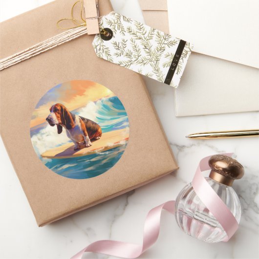 バセットハウンドビーチサーフィン絵画ズ ラウンドシール (ギフト)