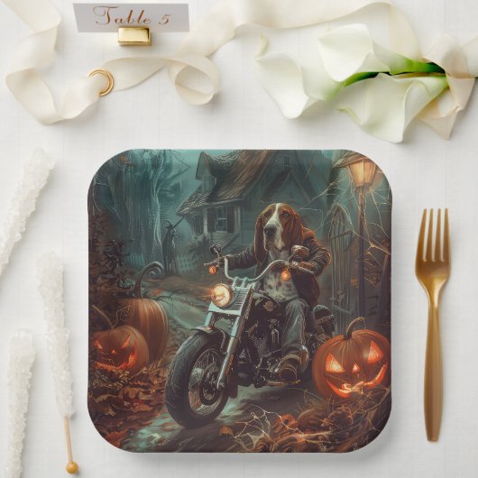 バセットハウンドライディングオートバイハロウィンホラー ペーパープレート (ウェディング)