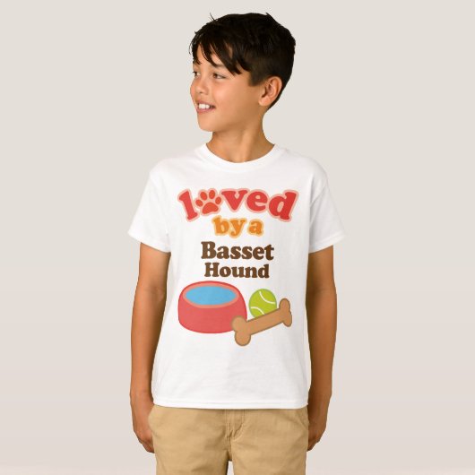 バセットハウンド(犬の品種)によって愛される Tシャツ (正面フル)