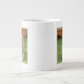 バセットハウンパピー歩く ジャンボコーヒーマグカップ (正面)