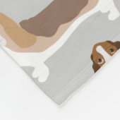 バセット犬の骨と手 フリースブランケット (角)