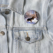 バセット・ハウンドは雪のクリスマスを過ごした 缶バッジ (インサイチュ)