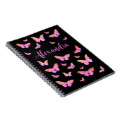 バタフかわいらしァンパターンのピンクの黒い名前 ノートブック (右側)