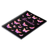 バタフかわいらしァンパターンのピンクの黒い名前 ノートブック (左側)