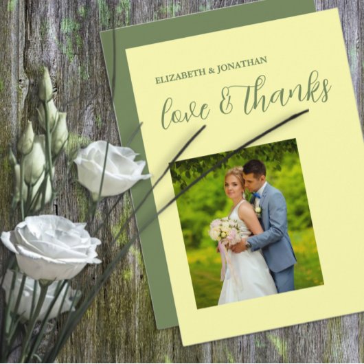 バターイエローとセージのミニマル結婚リスト サンキューカード