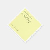バターイエローとセージのミニマル結婚リスト スタンダードカクテルナプキン (角)