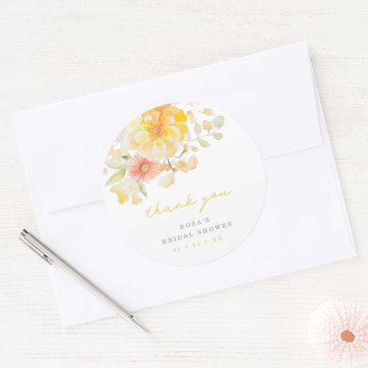 バターイエローフローラブライダルシャワーありがとう好意 ラウンドシール (封筒)