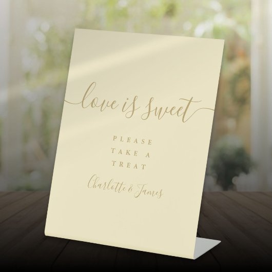 バターカップの黄色とゴールドのLove Is Sweetギフト 台座サイン