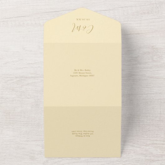 バターカップイエローとゴールドのシグネチャースクリプトウェディング オールインワン招待状 (外側)