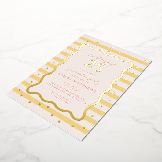 バターカバナおもしろいイエロー卒業パーティー 箔招待状 (回転した状態)