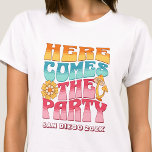 バチェロレッテグルービーレトロ波状花嫁 Tシャツ<br><div class="desc">このTシャツを使って今後のバチェロレッテに素晴らしスプラッシュパーソナライズされたする。あなたは祝はバッハ旅行でも、女子の休暇でも、友達の休日でも最高の、このビーチのバチェロレッテのTシャツはあなたの忘れられない休暇に完璧に追加されカスタムる。名前をカスタムする、場所、および文字オプションを使用して、バチェロレッテの服装に個人touchを追加する。お想像スポーツの客様の特別なイベントを記念して独自にデザインされた上品なtシャツミニマルとレトロなデザインは、ビーチの思い出が消えた後に長い間大切にするシックでタイムレスな外観を保証する。レトロなデザインのエッセンスを取り込み、服の心地よいを楽モダンしむ。このヴィンテージインスパイアシャツは両方の世界を楽に最高の混合させる。太陽に浸されたビーチからナイトライフまで鮮やか、これらのシャツはスタイルと心地よいの典型である。理想的なバチェロレッテを探す?もう見ろ!このカスタムTシャツはスタイルで分隊を団結させるだけでなく、忘れられないパーティーの好意と同じくらい二重に。あなたの女の子はあなたのビーチバチェロレッテの冒険からこれらの記念品を崇拝し、笑いの思い出を思い出させ、結合、そして無限のおもしろいを共有した。この気にバチェロレッテは、ビーチサイドの脱進機に耐えるように作られている。この高品質生地は、海岸の日当たりの良い日のために軽量で通気性を維持しながら永続的なキープサクを確保する。あなたは波や踊りでカクテルを飲むかどうかは遠くに、このカスタムTシャツは、あなたのバチェロレッテの贅沢のあらゆる瞬間のための完璧なアンサンブルである。touchパーソナライズされたとシックなデザインは、忘れられない旅の本質を捉えるInstagramの価値のある写真のために作る。このビーチバチェロレッテTシャツで頭を回し、永続的な思い出を作るカスタム準備をしなさい。詳細を通して個性を輝かせパーソナライズされた、レトロなビーチサイドのお祝いの魔法に楽しめインスパイアる。今すぐ買い物し、あなたのバチェロレッテを覚えるイベントにする!</div>