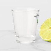 バチェロレッテマルティーニとオリーブのカクテル ショットグラス (左)