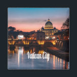 バチカン市夜ローマカトリック教会 マグネット<br><div class="desc">ローマ法王の夜のバチカン市教会の家。美しいナイトフォト</div>