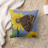 バッキーバタフライオンイエローデイジー クッション (ブランケット)