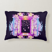 バックに対するペンダントを持つ開いたヴィンテージウィンドウ アクセントクッション (裏面)