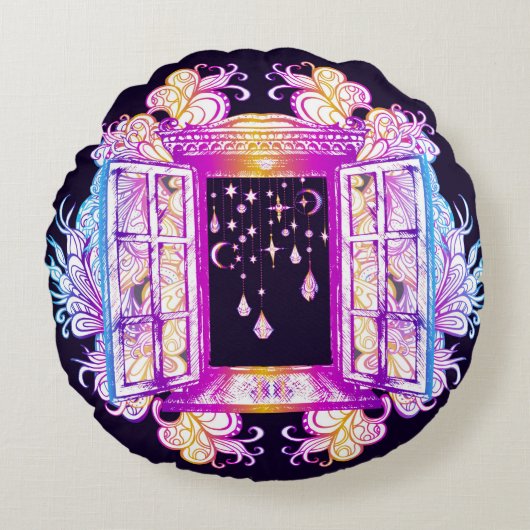 バックに対するペンダントを持つ開いたヴィンテージウィンドウ ラウンドクッション (正面)