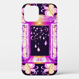 バックに対するペンダントを持つ開いたヴィンテージウィンドウ iPhone 12ケース