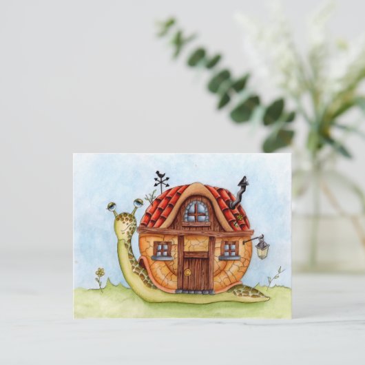 バックウォーター色のポストに家を絵を描持つカタツムリ ポストカード (スタンド正面)