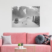バックカントリーのフレッシュパウダーでクライマー キャンバスプリント (インサイチュ (リビング))