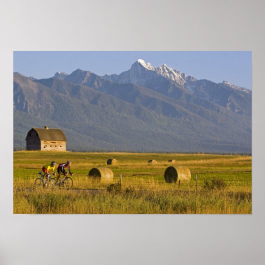 バックカントリーロードを走る道路の二輪車 ポスター (正面)