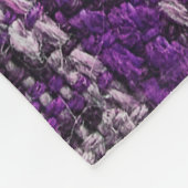 バックグラーとして有用な紫のタータンチェック生地のテクスチャ フリースブランケット (角)