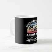 バックホー掘削機のギフトおもしろいパパを持つ老人 コーヒーマグカップ (正面左)