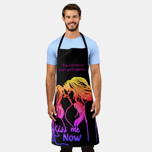 バックヤードBBQの集まりで愛を共有する女性 エプロン (着用した状態)