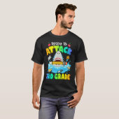 バック・トゥ・スクール 攻撃開始！3年生のサメ少年 Tシャツ (正面フル)