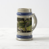 バッグのゴルフクラブの準備ができて ビールジョッキ (正面右)