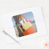 バッグぶら下がったズオンツリートランクアットサンディビーチ スクエアシール (封筒)