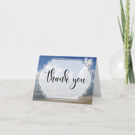 バッジ付きビーチ写真上の太雲ありがとう サンキューカード (正面)