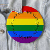 バッジ – LGBT Love is Loveプライド国旗のボタン (インサイチュ)