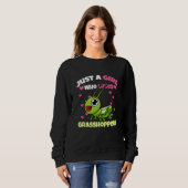 バッタが大好きな女の子 スウェットシャツ (正面フル)