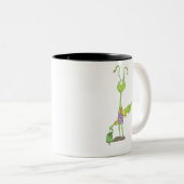 バッタを引っ張る ツートーンマグカップ (正面右)