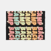 バッチ・グルービーブライド・スクワッド・キャンピング・バチェロレッテ フリースブランケット (正面(横))