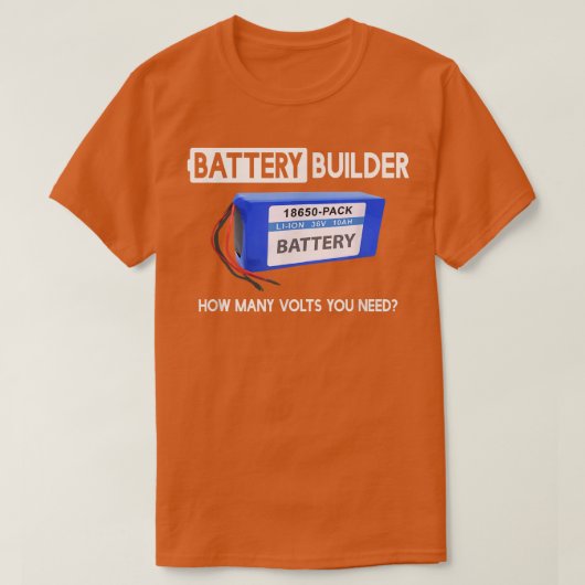 バッテリビルダーが必要な電おもしろい圧の数  Tシャツ (デザイン正面)