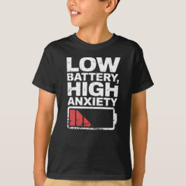 バッテリー切れ - 高まる不安 Tシャツ