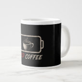 バッテリー残量少なめ コーヒー飲まなきゃ – ジャンボコーヒーマグカップ (正面右)