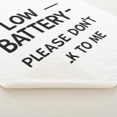 バッテリー残量注意:話しかけないで - ユーモア溢れる皮肉 シェルパブランケット (3/4)